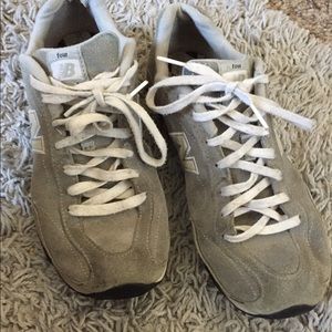 New balance tennis shoes